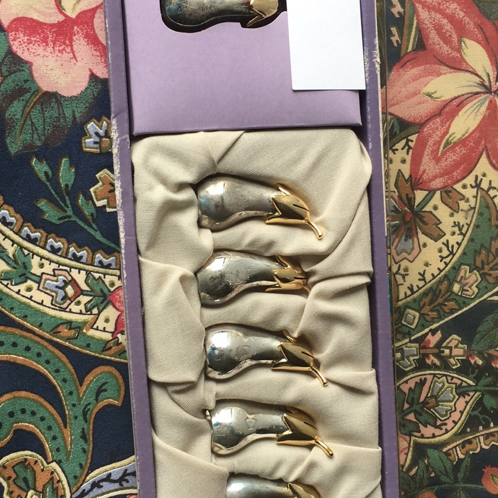 Eggplant name card holder 6 pieces and 12 cards silver snd gold tine metal